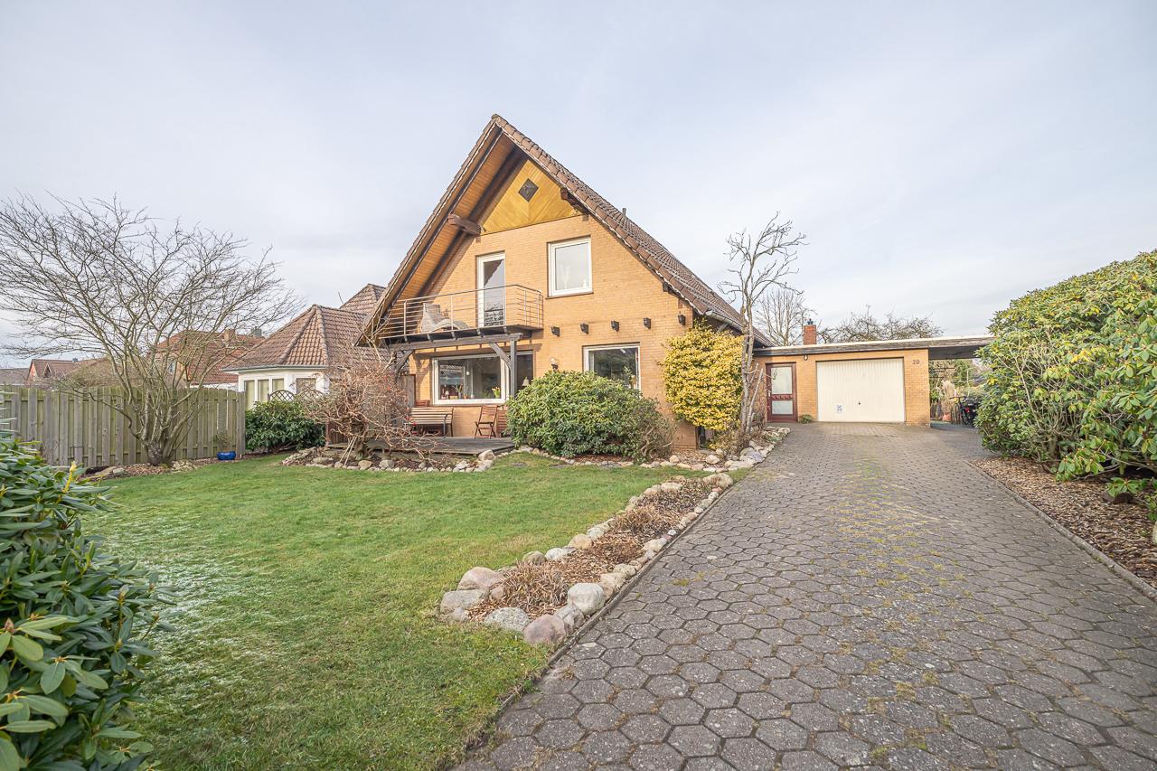 Einfamilienhaus mit Garten und Garage in Rastede